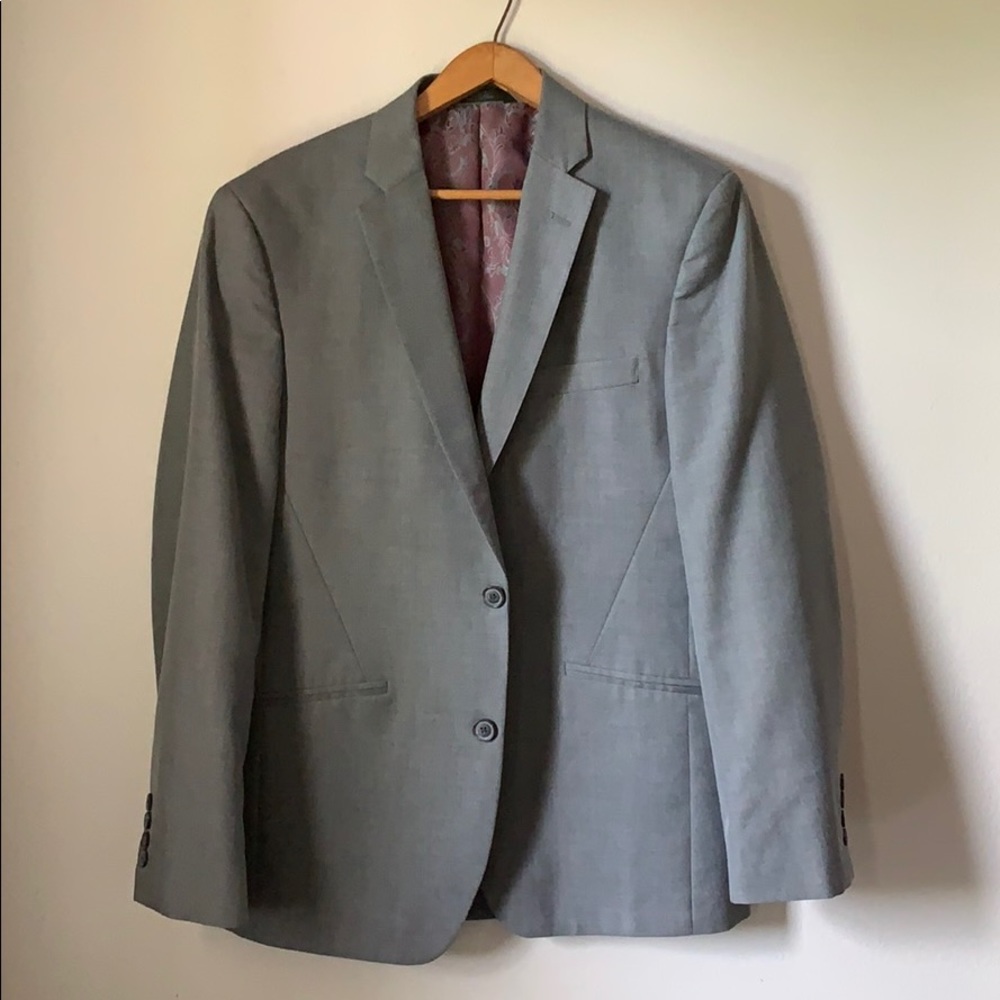 Men’s gray suit